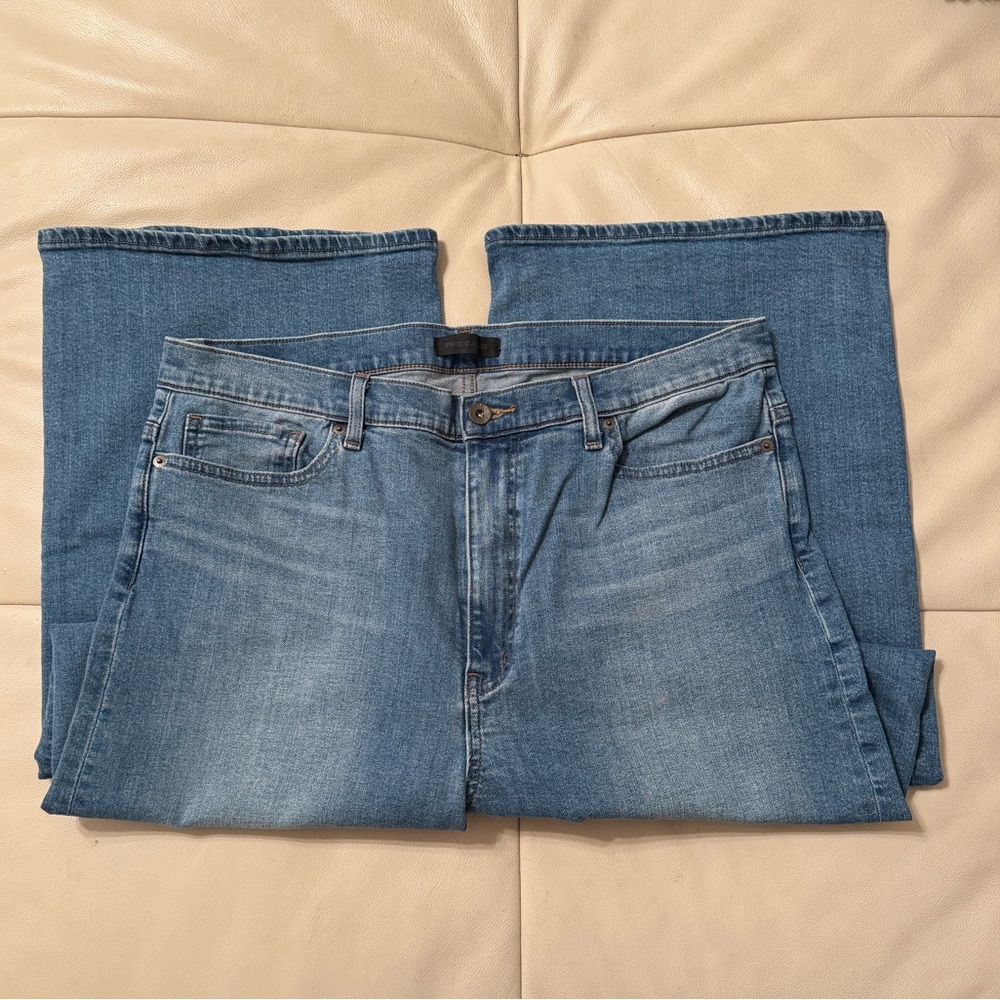 Uniqlo Women’s High Rise Wide Leg Cropped Straight Jeans with Classic Denim Fade